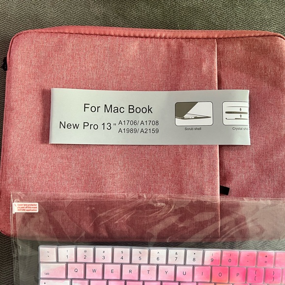 ❌SOLD❌MACBOOK CASE - Picture 4 of 4